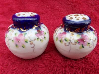 VTG/antique ornate salt & pepper set. Appear hand painted.