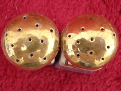 VTG salt & pepper set, most likely porcelain. lustreware style w/gold
