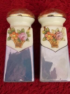 VTG salt & pepper set, most likely porcelain. lustreware style w/gold