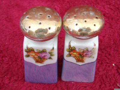 VTG salt & pepper set, most likely porcelain. lustreware style w/gold