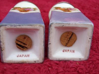 VTG salt & pepper set, most likely porcelain. lustreware style w/gold