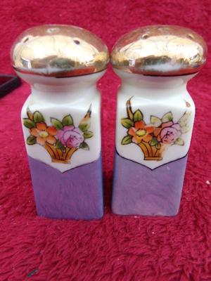 VTG salt & pepper set, most likely porcelain. lustreware style w/gold
