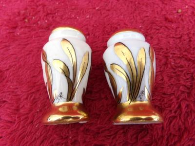 VTG all gold motif salt & pepper set from Stouffer Studio.
