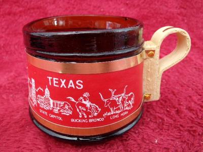 VTG post modern open butter server. Glazed ceramic, hand painted.