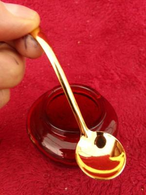 VTG post modern open butter server. Glazed ceramic, hand painted.