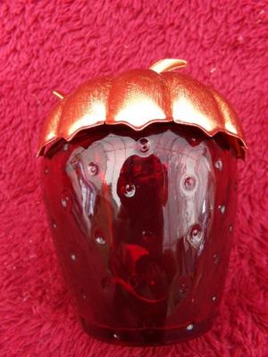 VTG post modern open butter server. Glazed ceramic, hand painted.