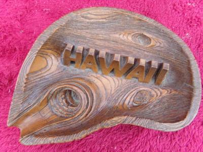 HAWAII cigarette & pipe tray. You don’t see that everyday!
