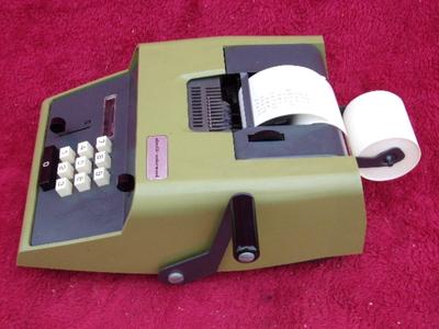 VTG Olivette-Underwood mechanical ADDING machine, works good.
