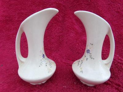 Two VTG miniature water vessels. Ceramic with floral patterns.