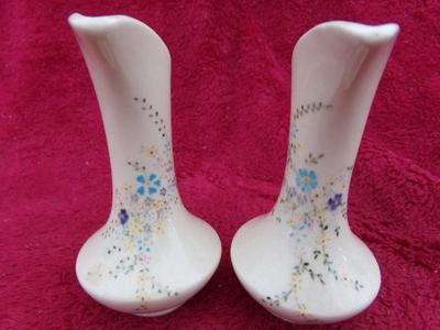 Two VTG miniature water vessels. Ceramic with floral patterns.