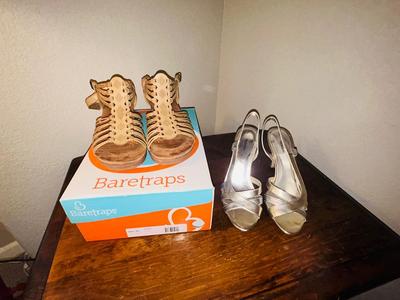 WOMENS BARE STRAP SHOES AND SILVER HEELS SZ-71/2