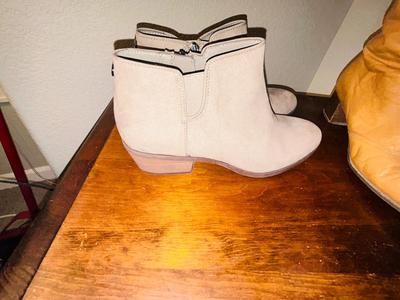 LADIES SIZE 7 CIRCUS AND COBBIE BOOTS