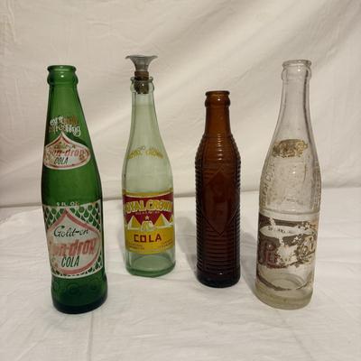 Coca-Cola Picnic Cooler and Other Vintage Soda Collectables (B1-BM)