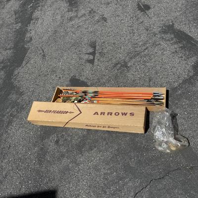 Vintage Bows and Arrows (B1-BM)