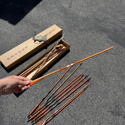 Vintage Bows and Arrows (B1-BM)