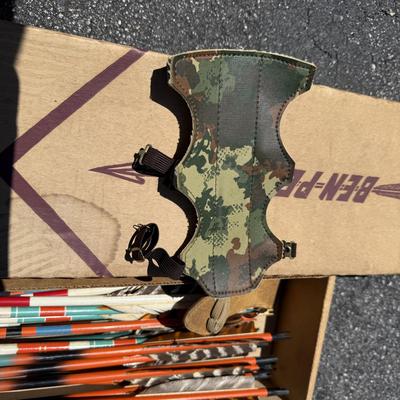 Vintage Bows and Arrows (B1-BM)