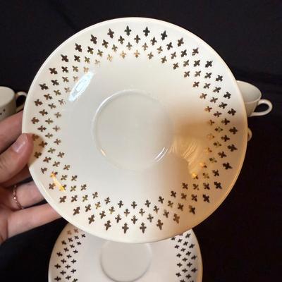 Homer Laughlin Golden Wheat Fleur de Lis China and More (B2-BM)