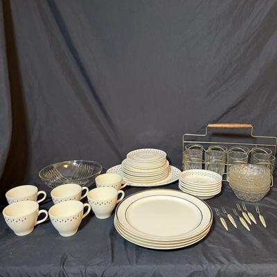 Homer Laughlin Golden Wheat Fleur de Lis China and More (B2-BM)