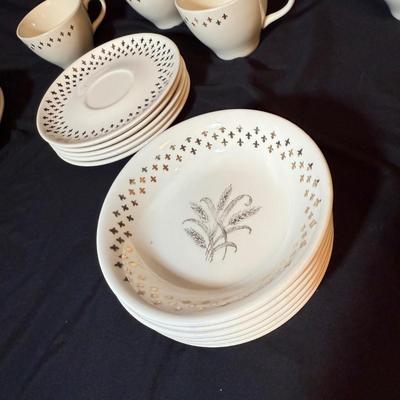 Homer Laughlin Golden Wheat Fleur de Lis China and More (B2-BM)
