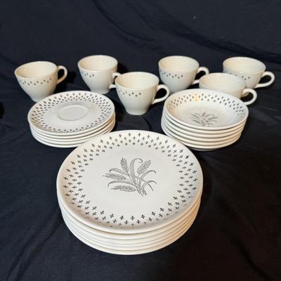 Homer Laughlin Golden Wheat Fleur de Lis China and More (B2-BM)