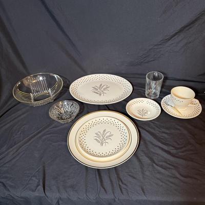 Homer Laughlin Golden Wheat Fleur de Lis China and More (B2-BM)