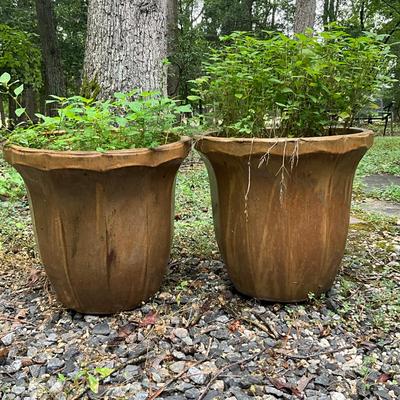 O980 Bell Shaped Pair Of Planter Pots