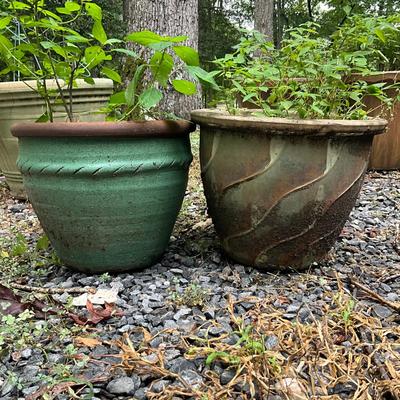 O981 Pair Of Large & Small Glazed Pots