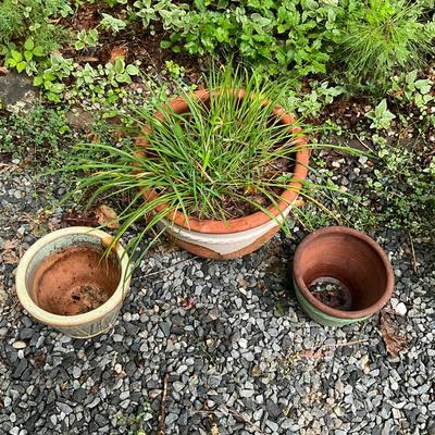 O991 Set Of Three Glazed Terracotta Pots