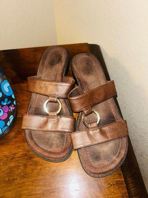 SIZE 7 LADIES SANDALS