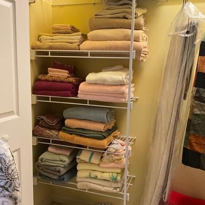 B1007 Large Closet Full Of Towels Lot