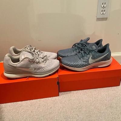 A1009 Pair Of Nike Air Zoom Pegasus