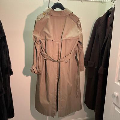A1022 Vintage Womens Burberry Trench Coat