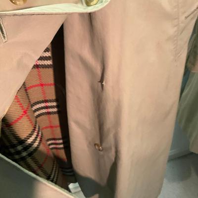 A1023 Vintage Womens Burberry Trench/Rain Jacket