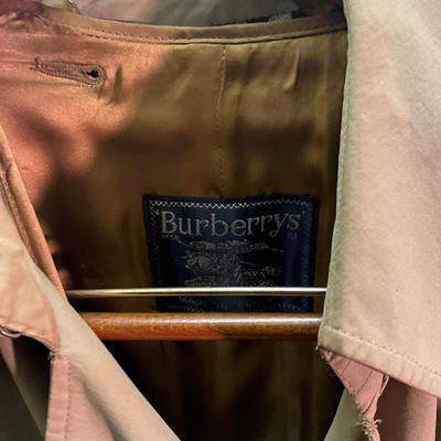 A1023 Vintage Womens Burberry Trench/Rain Jacket