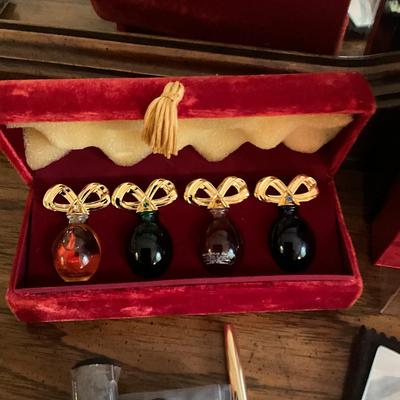 A1028 Lot of Perfume & Cosmetics