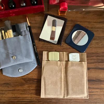 A1028 Lot of Perfume & Cosmetics