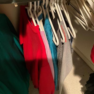 A1032 Lot Of Exercise Clothing