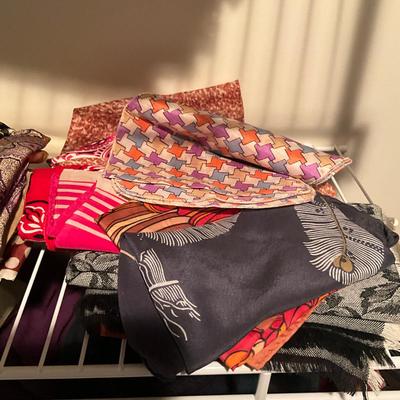A1037 Large Lot Of Silk Scarves