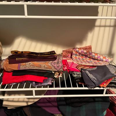 A1037 Large Lot Of Silk Scarves