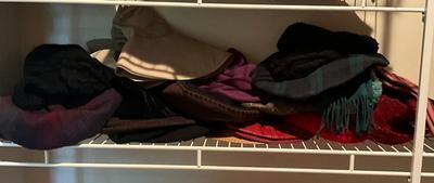 A1038 Large Lot Of Various Hats & Leather Gloves