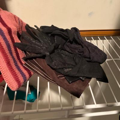 A1038 Large Lot Of Various Hats & Leather Gloves