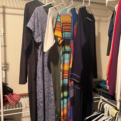 A1039 Lot Of Women's Dresses