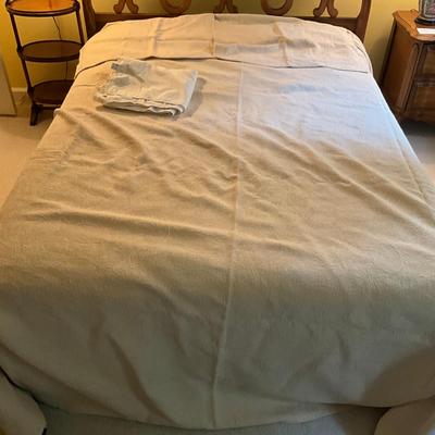 C1041 "Coming Home" Light Yellow Cotton Blanket & Pillow Shaws