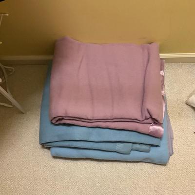 B1044 Lot Of Five Poly-blend Multi-Colored Blankets