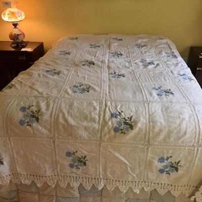 B1046 Embroidered Blue Floral Full-Sized Quilt