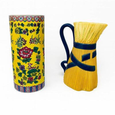 A1048 Two Porcelain Vases