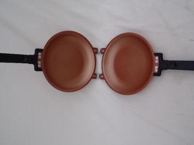 Unique non-stick NO PFOS pancake maker. NO spatula needed.