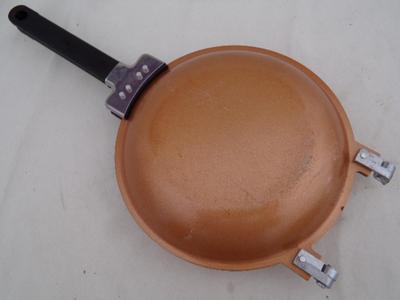 Unique non-stick NO PFOS pancake maker. NO spatula needed.
