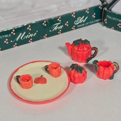 LOT 104G: Sea Shell and Pumpkins Miniature Tea Sets