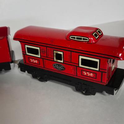 LOT 116G: Vintage Marx Mechanical Tin Wind Up Train Set With Track and Key